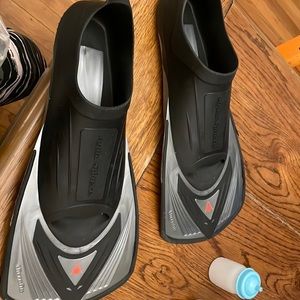 Aqua sphere microfin flippers. EUC. 44-45 9.5-10.5 men’s. Black and silver.